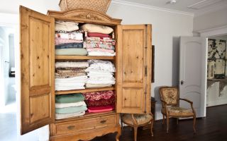Descripción general de los gabinetes de ropa con estantes, reglas de selección