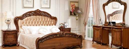 Valet av möbler i sovrummet i klassisk stil, de viktigaste alternativen