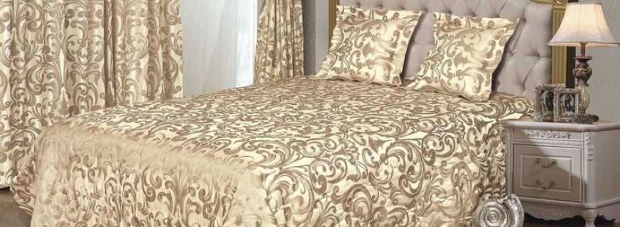 Az ágytakarók kiválasztásának árnyalata egy dupla ágyhoz, a belső kialakítással kombinálva