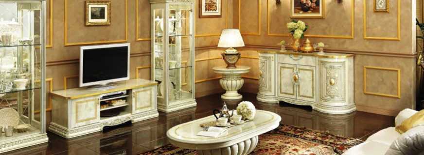Características de la elección de muebles en la sala de estar realizados en el estilo clásico.