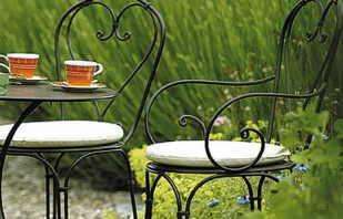 Features of furniture for the garden and garden, and existing types