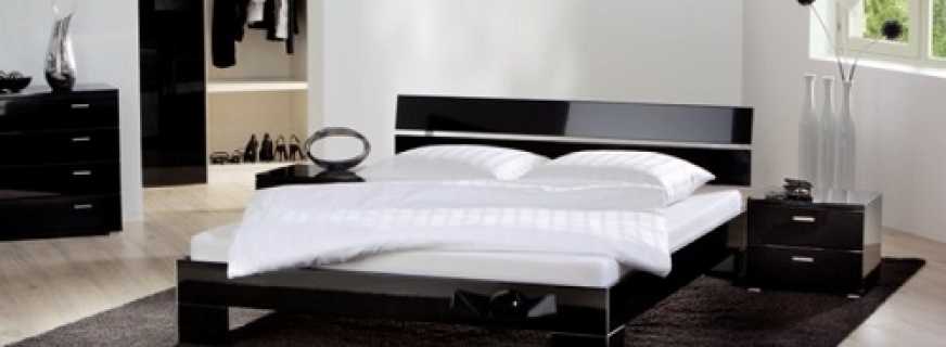 Populära modeller av sängar i högteknologisk stil, hur man kombinerar i interiören