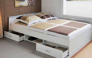 Vorhandene Doppelbetten mit Schubladen zur Aufbewahrung, ihre Funktionen und Eigenschaften