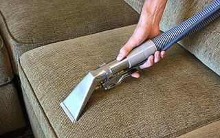 Cómo limpiar muebles tapizados en casa, elija una herramienta