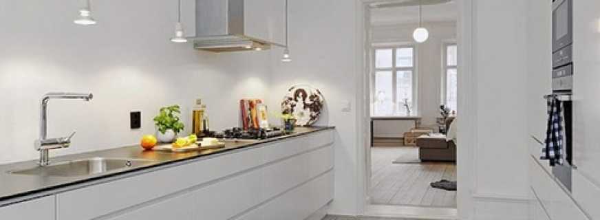 Gyönyörű konyhai kialakítás felső szekrény nélkül, fotók a kész opciókról