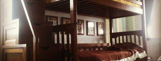غرفة نوم مع سرير من خشب البلوط ، لمحة عامة عن أفضل الموديلات