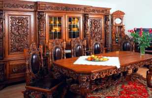 El uso de muebles tallados en el interior, diferentes opciones y sus características.