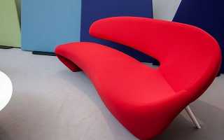 Comment rafraîchir l'intérieur avec un canapé rouge, conseils de conception