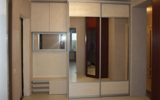 Vue d'ensemble des armoires avec miroir pour le hall d'entrée, règles de sélection