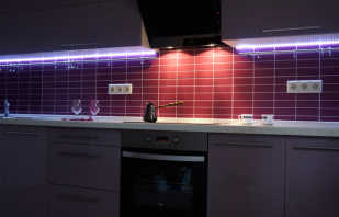 Mutfakta dolaplar için LED aydınlatma seçimi, kurulum kuralları
