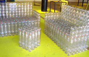הכנת ריהוט DIY מבקבוקי פלסטיק, הדקויות של התהליך