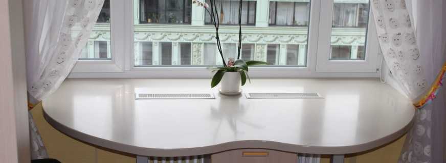 הניואנסים של הנחת שולחן מטבח על אדן החלון, היתרונות והחסרונות שלו