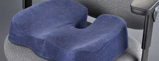 Der Zweck des orthopädischen Kissens auf dem Stuhl, sein Design