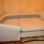 Katil sofa yang terang
