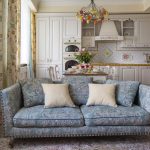Mėlyna sofos provencija