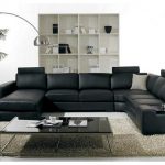 Musta modulaarinen sohva